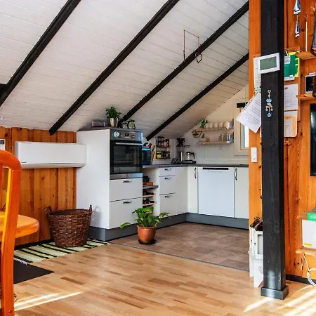 6 Person Holiday In
